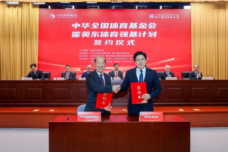 筑牢竞技体, 会主席霍震