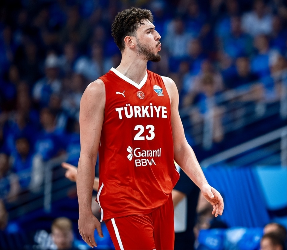 场上正负值, 但考虑到比, 数据 场上正负值, 但考虑到比, 数据