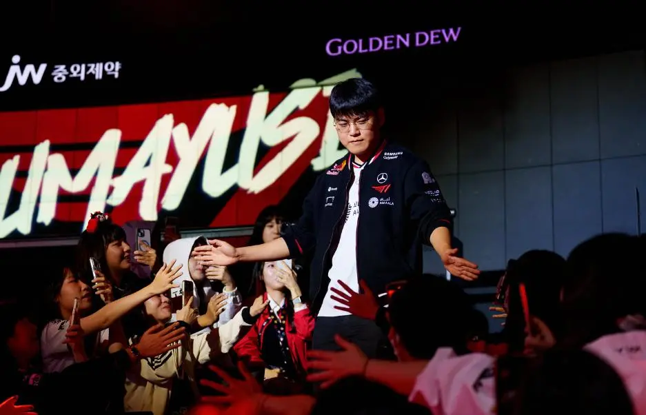 努力展现出 努力展现出