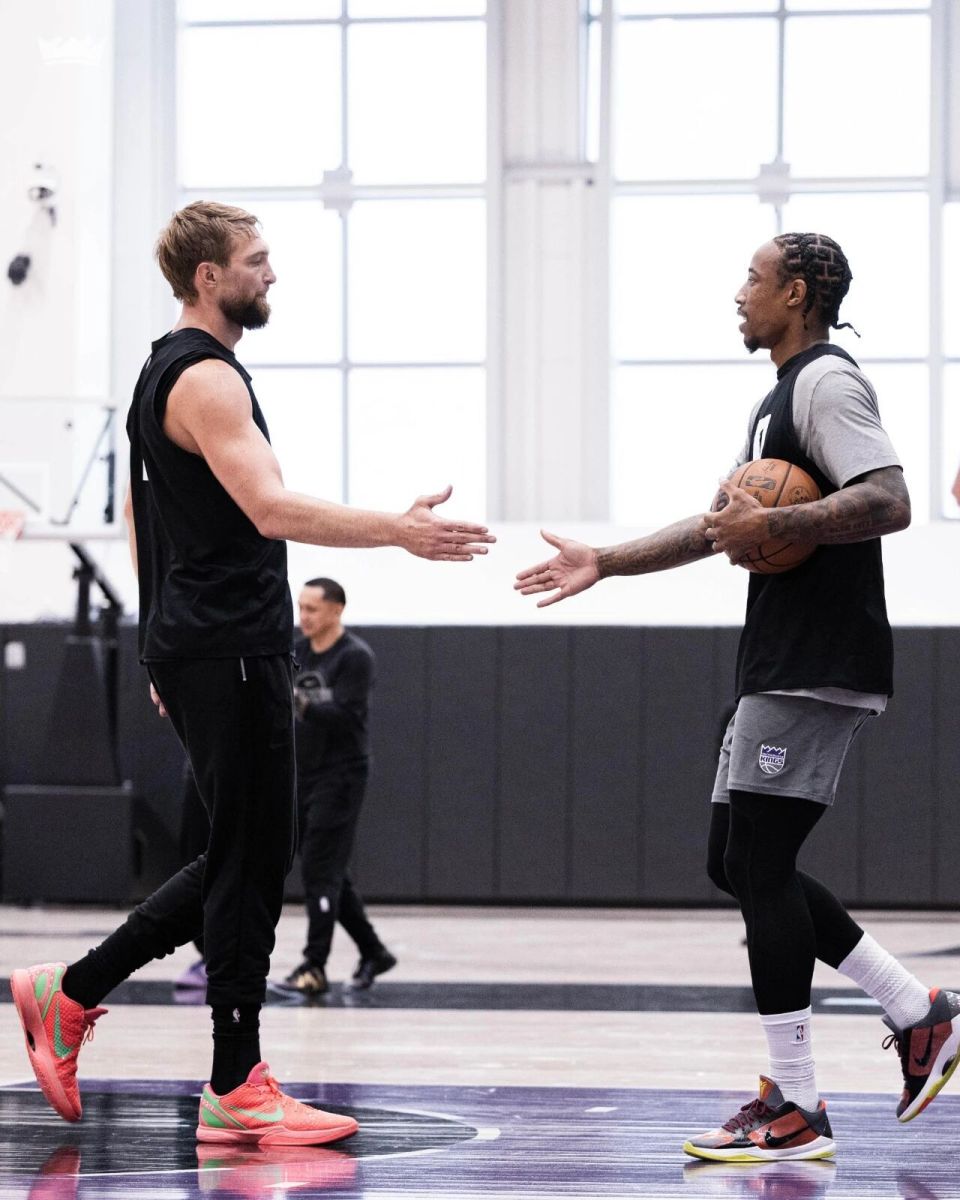 六人和年轻, 大降