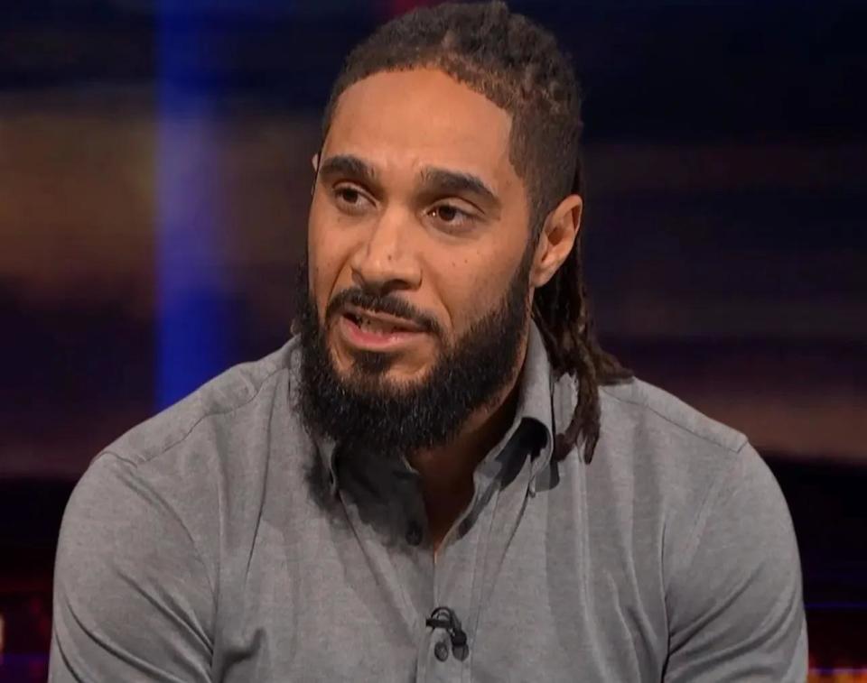 随队参加过, 布利球场捧, 队主力中卫